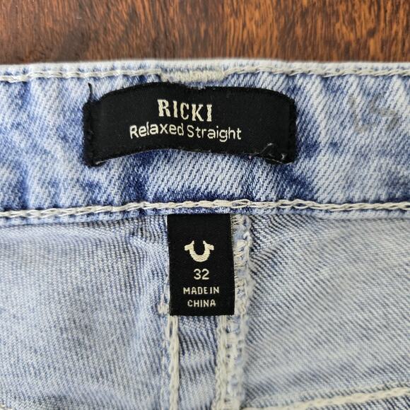 True Religion Ricki Relaxed Straight Leg Crossover Waistband Light Wash Jeans - Picture 11 of 11
